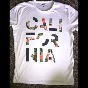 Men’s Hollister T-shirt.
